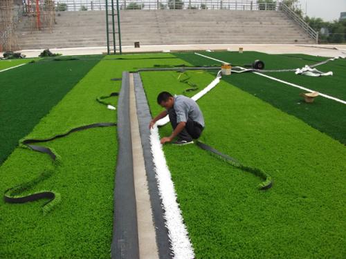 足球场人造草坪有什么特性和优点